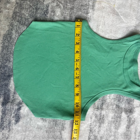 Target Green Sleeveless Tank Top - Picture 2 of 4